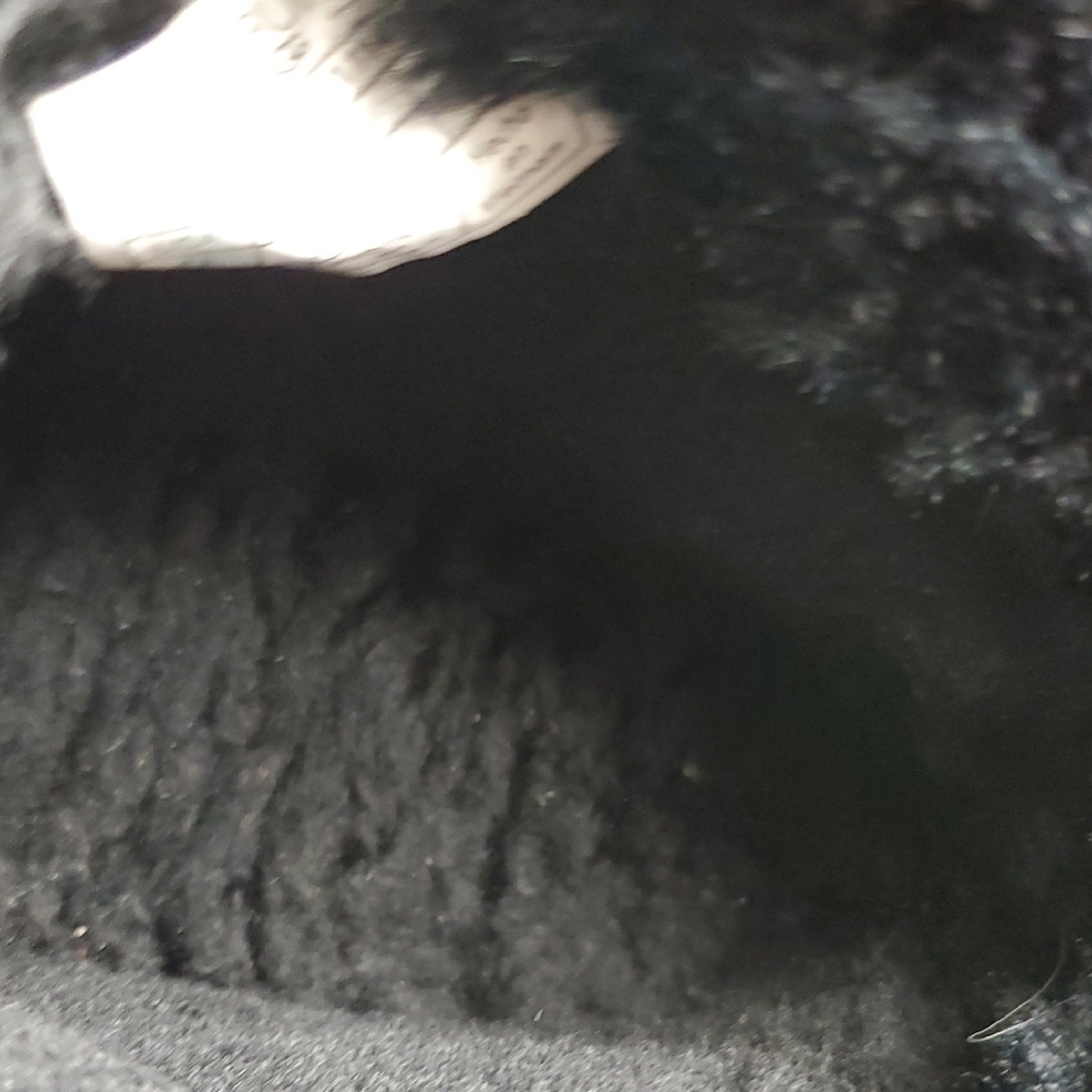 Koolaburra Black and Gray Winter Boots with Fur Lining - 11 - Picture 11 of 12